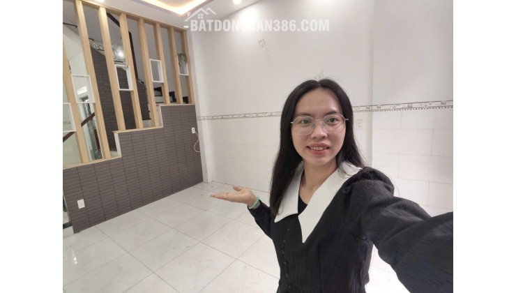 Nhà 3 tầng BTCT sát mặt tiền đường Kênh Tân Hoá, Tân Phú